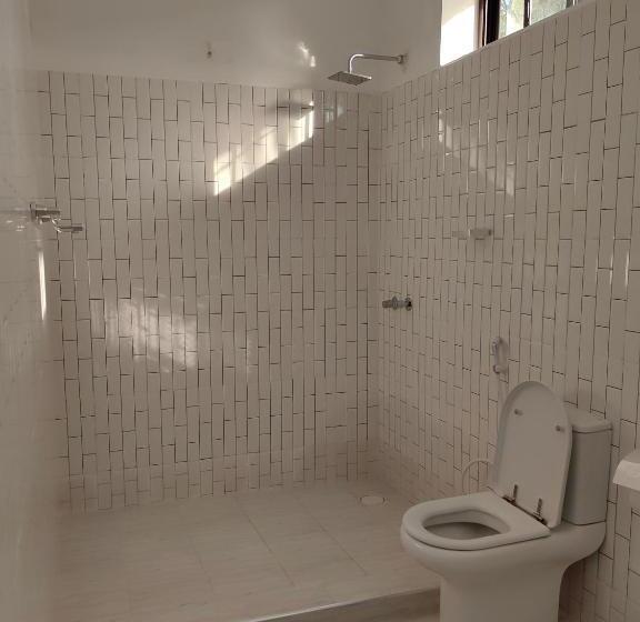اتاق استاندارد با چشم‌انداز استخر, Blue Tides Hotel & Restaurant