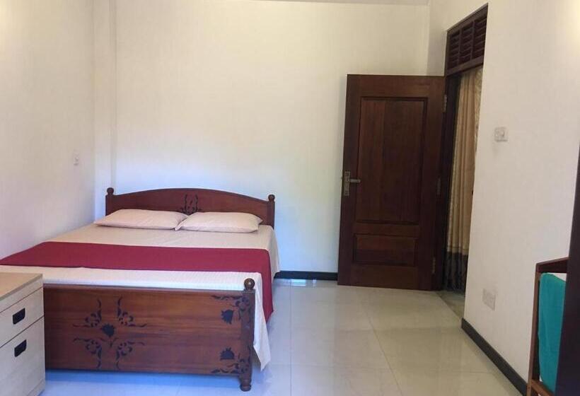 Номер Стандарт с Балконом, Senu Villa Ahangama