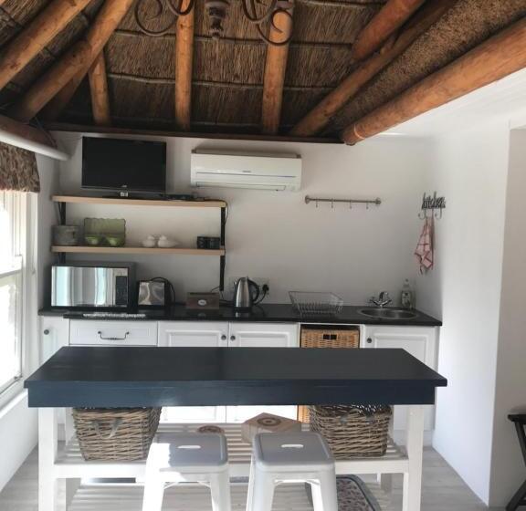 اتاق استاندارد چهارنفره با چشم‌انداز باغ, In The Vine Country Manor Guesthouse