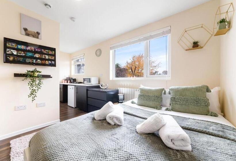 Номер Стандарт, Isleworth Stays Tw7