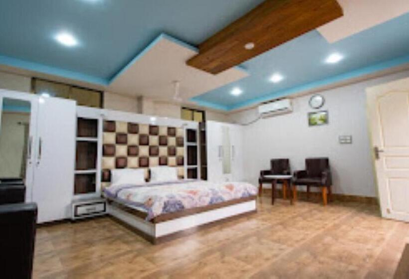 带大床的豪华间, Radiant Club And Resort Maibakhul