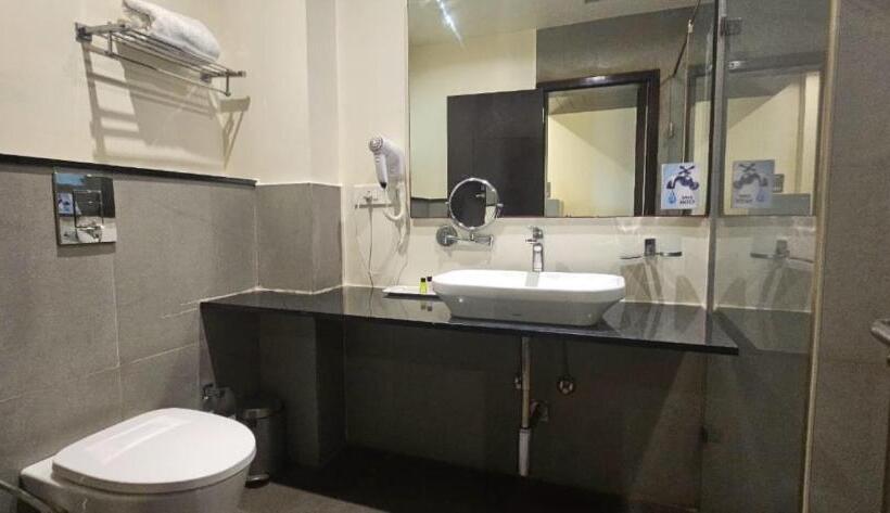 带大床的高级房间, Clover   A Rivido Hotel Jigani