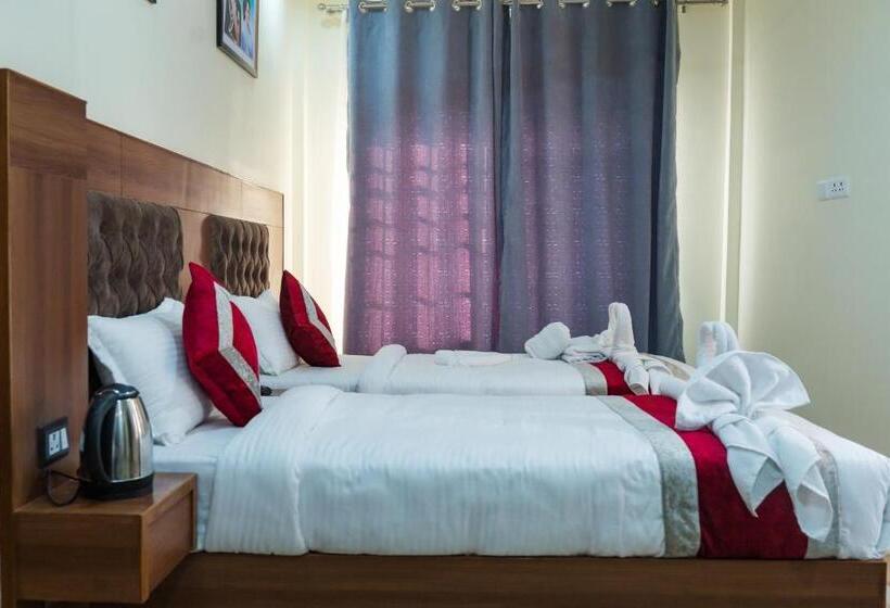 اتاق لوکس خانوادگی, Samriddhi Pvt Ltd
