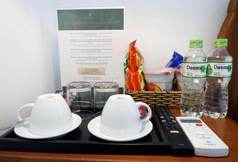 اتاق خانوادگی, La Cactus Hotel 1