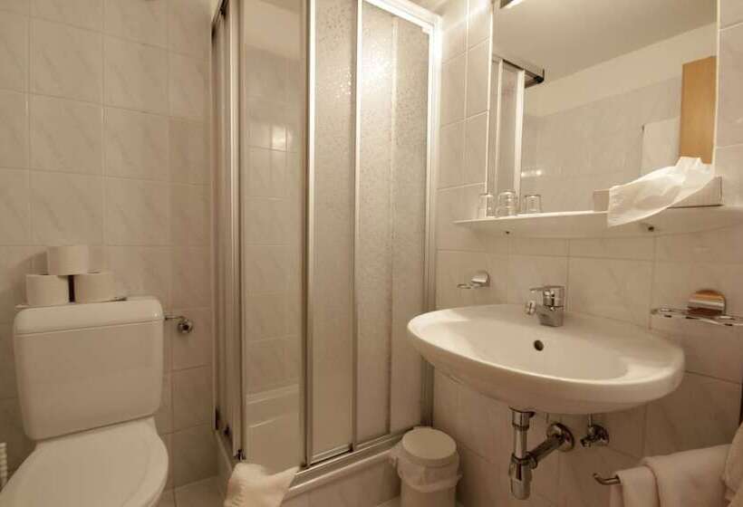 استودیوی استاندارد, Tia Apart