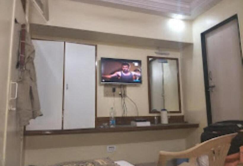 Номер Deluxe Кровать Кинг, Dwarkamai, Dhule