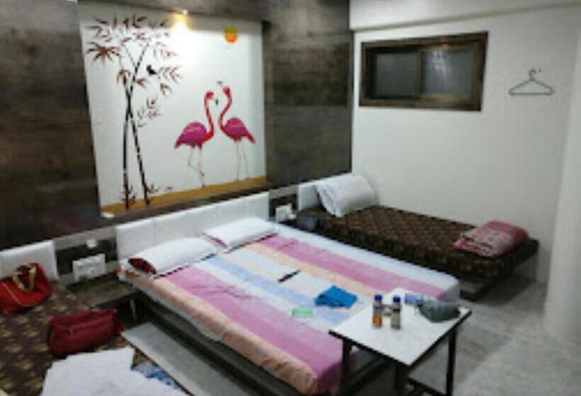 Номер Deluxe Кровать Кинг, Dwarkamai, Dhule