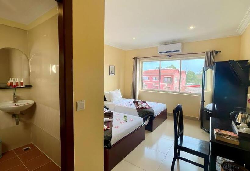 اتاق لوکس با چشم‌انداز استخر, Harmony Indochine D Angkor