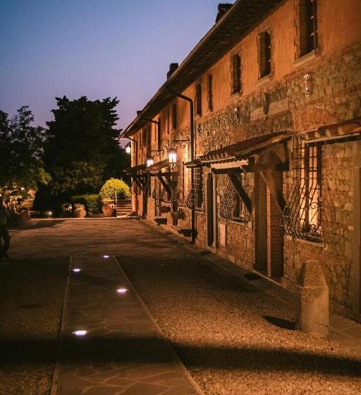 Апартаменты 1 Спальня, Farmhouse With Swimming Pool Surrounded By Greenery In San Donato Fronzano, Apartments With Air Cond
