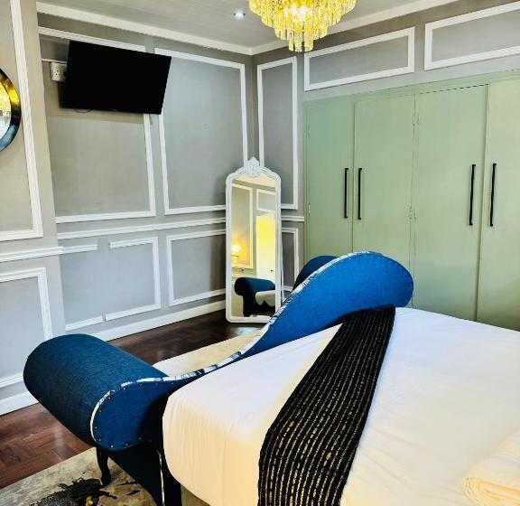 اتاق لوکس با تخت بزرگ, C Est La Vie Boutique