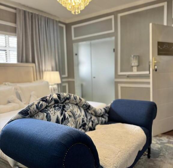 اتاق لوکس با تخت بزرگ, C Est La Vie Boutique