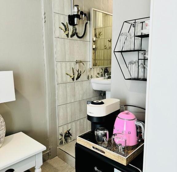 اتاق پرمیوم, C Est La Vie Boutique
