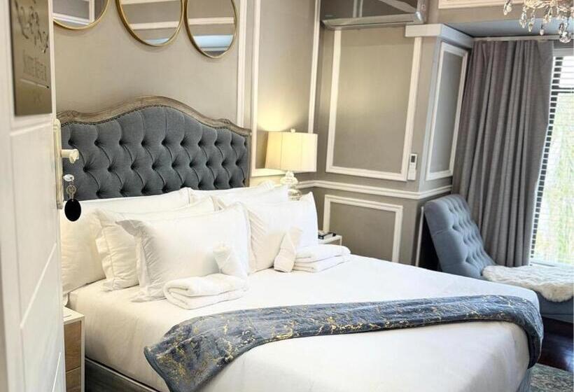 اتاق لوکس, C Est La Vie Boutique