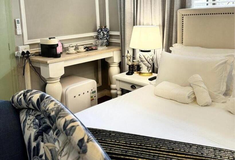 اتاق لوکس با تخت بزرگ, C Est La Vie Boutique