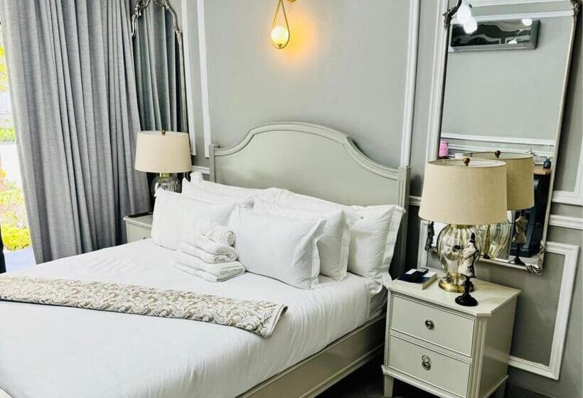اتاق پرمیوم, C Est La Vie Boutique