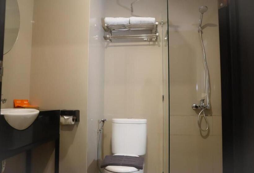 Номер Deluxe, Front One Hotel Gombong