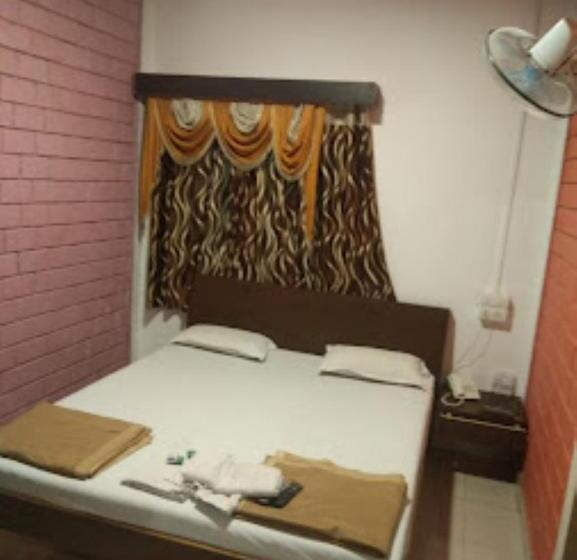 Номер Economy, Maratha Palace,satara