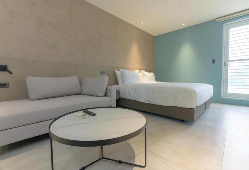 سوییت با چشم‌انداز دریا, The Ocean House