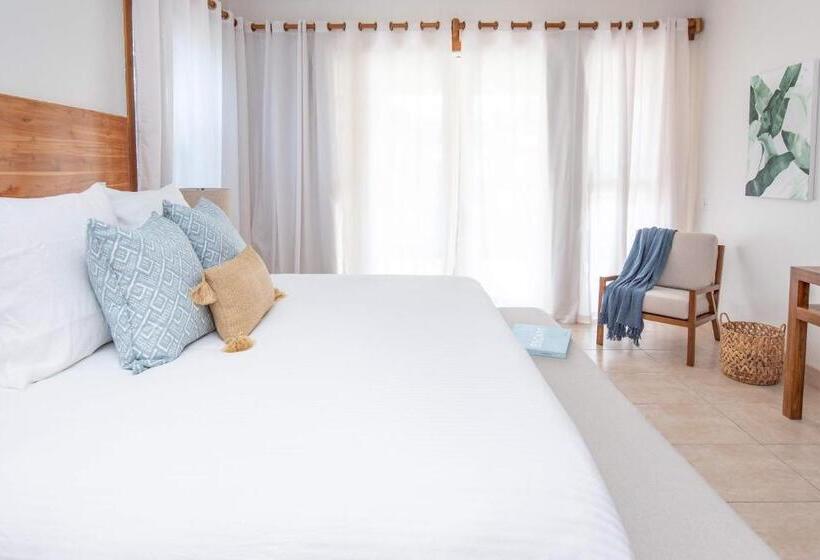 سوئیت با تخت بزرگ, The Phoenix Resort