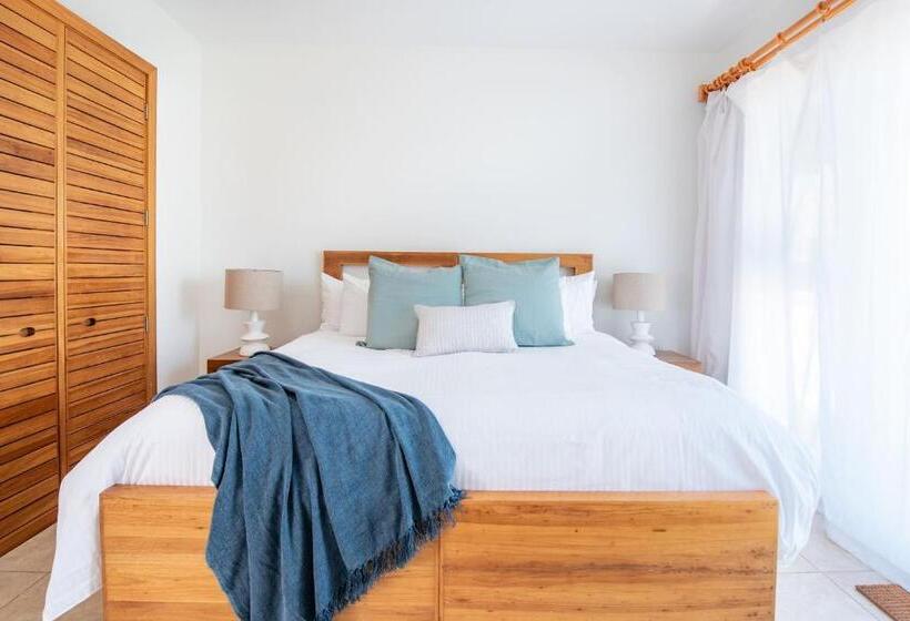 سوئیت با تخت بزرگ, The Phoenix Resort