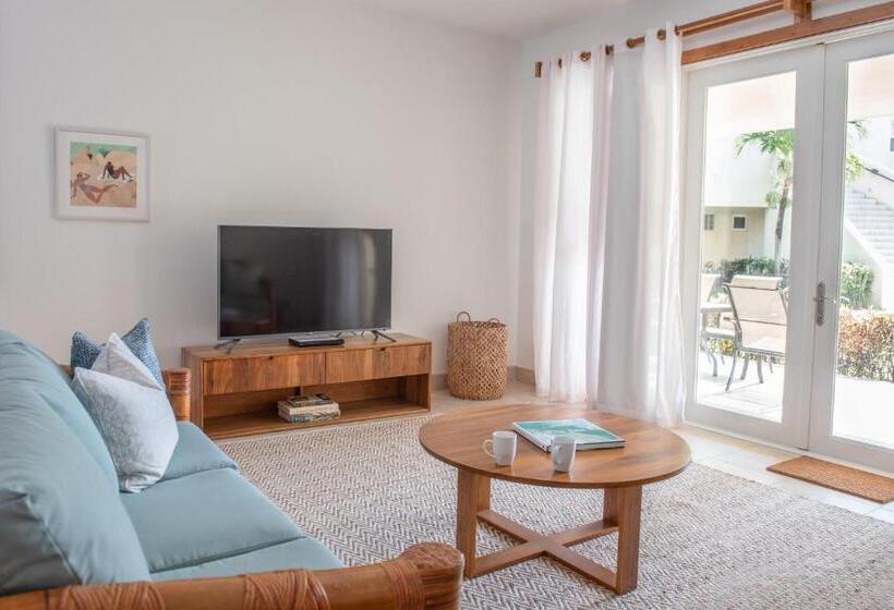 سوئیت با تخت بزرگ, The Phoenix Resort