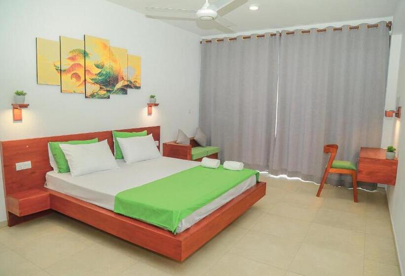 스탠다드 트리플 룸, Travellers Hotel Hikkaduwa