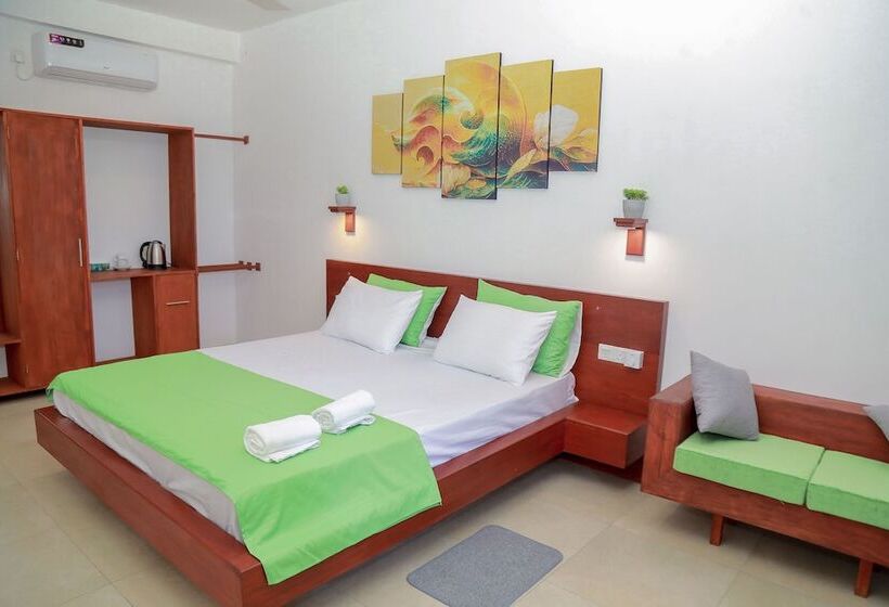 디럭스 트리플 룸, Travellers Hotel Hikkaduwa