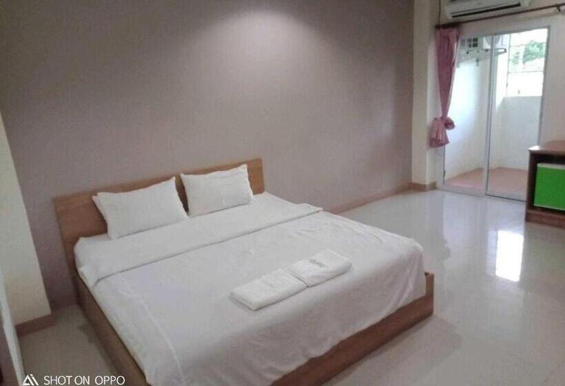 스탠다드 룸 킹사이즈 침대, Bumnsaya Place บุญสะญา เพลส