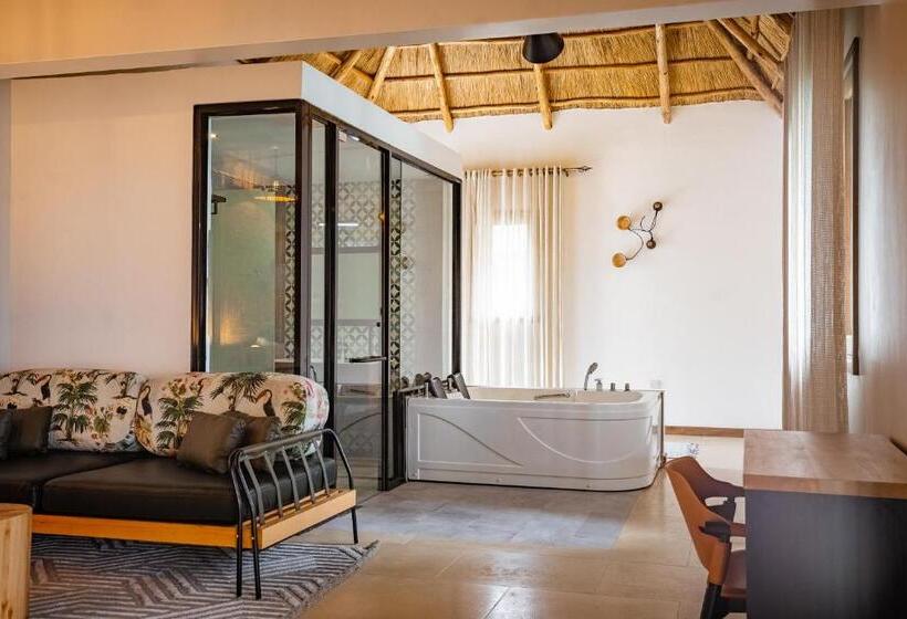 Suite with lake view, Tabebuia Spa And Safari Resort