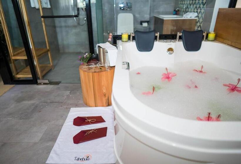 Suite with lake view, Tabebuia Spa And Safari Resort