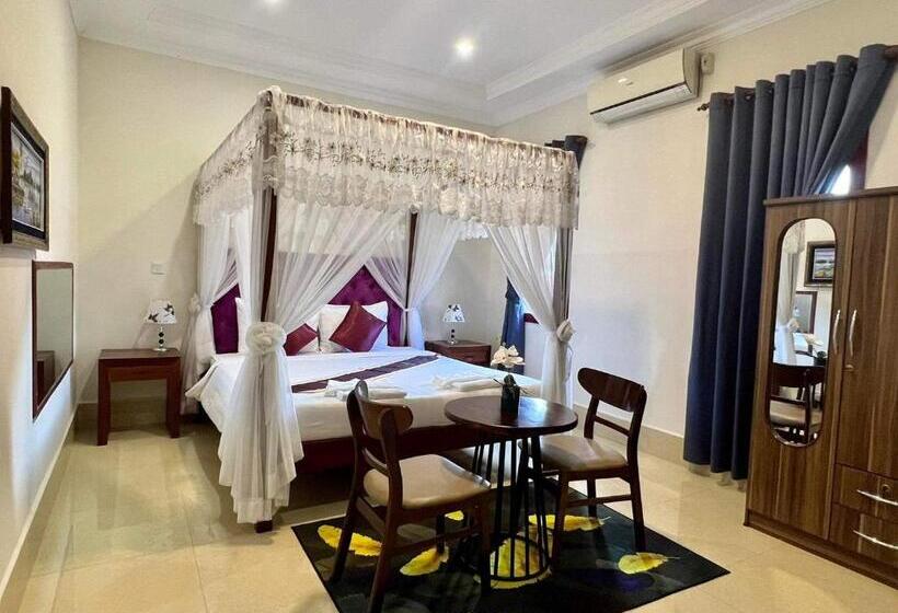 اتاق استاندارد یک نفره, Red Palace Villa
