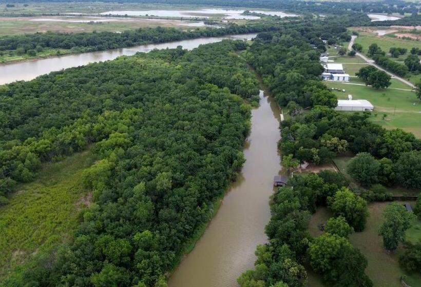 Вилла Deluxe 1 Спальня, Waterfront Haven   Sleeps 19   Home Cinema   Dock   Weatherford Tx