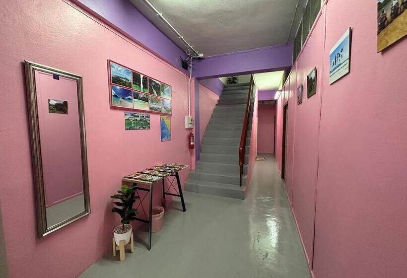اتاق استاندارد یک تخته با سرویس بهداشتی مشترک, Madam Guesthouse