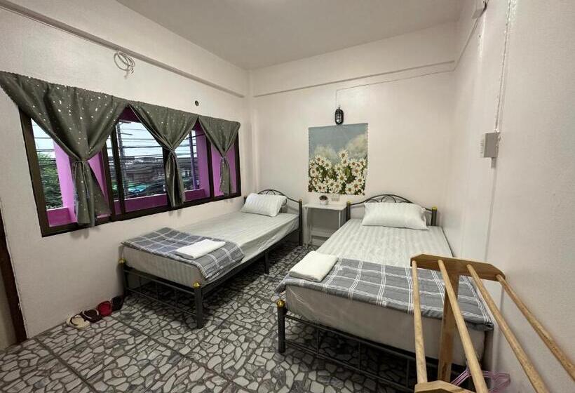 اتاق استاندارد با سرویس بهداشتی مشترک, Madam Guesthouse