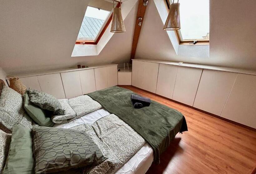 １ベッドルームアパートメント, Acme Apartments