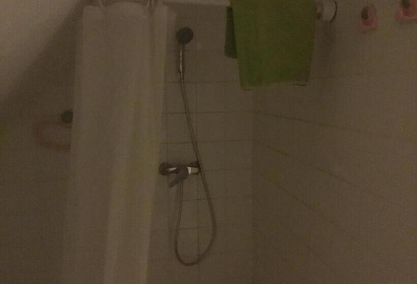 اتاق استاندارد چهار تخته, Penzion Real