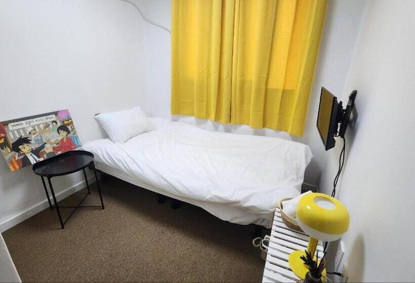 اتاق استاندارد یک نفره, Space Guesthouse