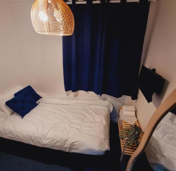 اتاق استاندارد یک نفره, Space Guesthouse