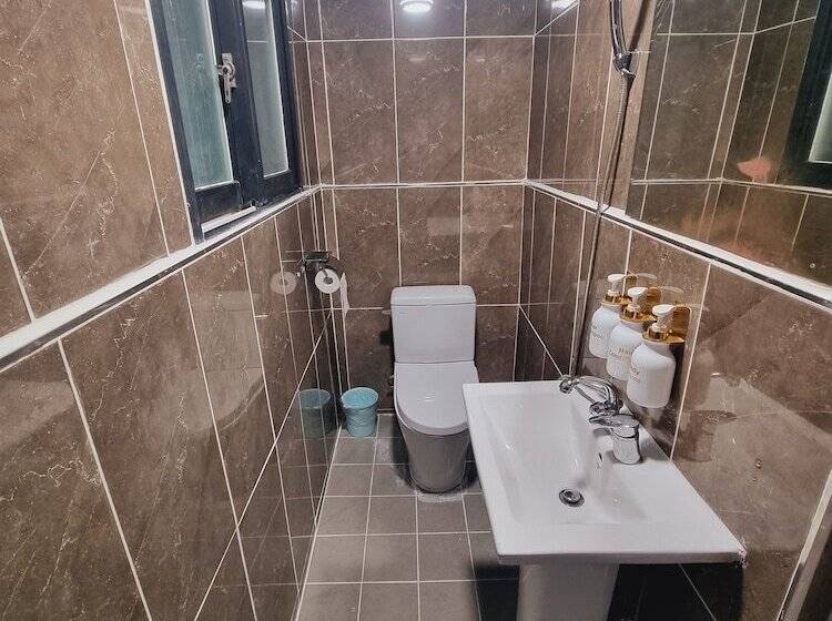 اتاق استاندارد, Space Guesthouse