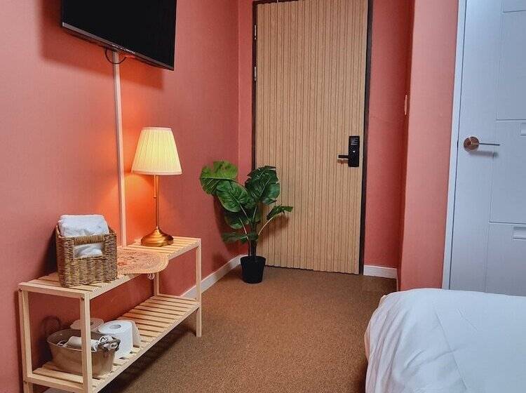 اتاق استاندارد, Space Guesthouse