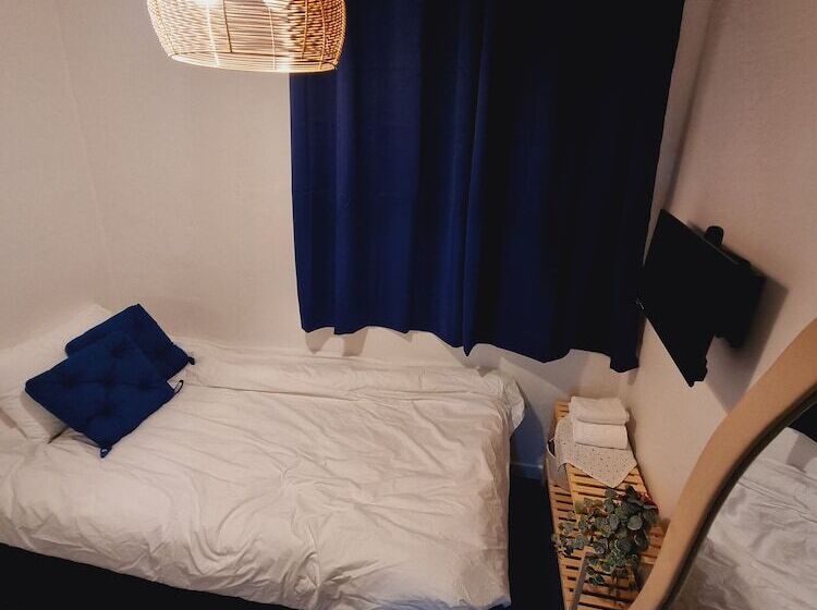 اتاق استاندارد یک نفره, Space Guesthouse
