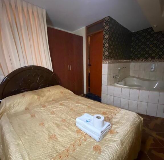 اتاق استاندارد با وان آب گرم, Arc & Suites