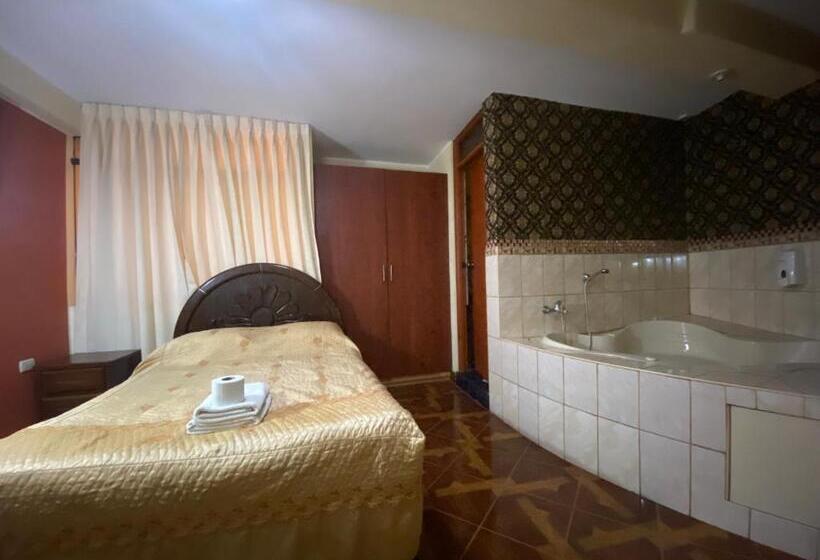 اتاق استاندارد با وان آب گرم, Arc & Suites