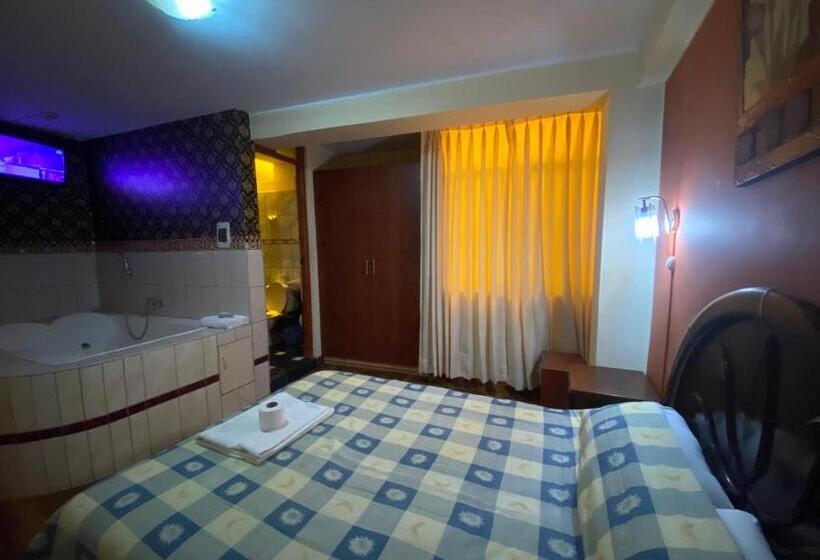 اتاق استاندارد با وان آب گرم, Arc & Suites