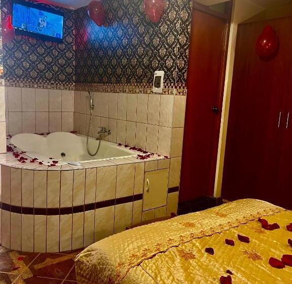 اتاق استاندارد با وان آب گرم, Arc & Suites