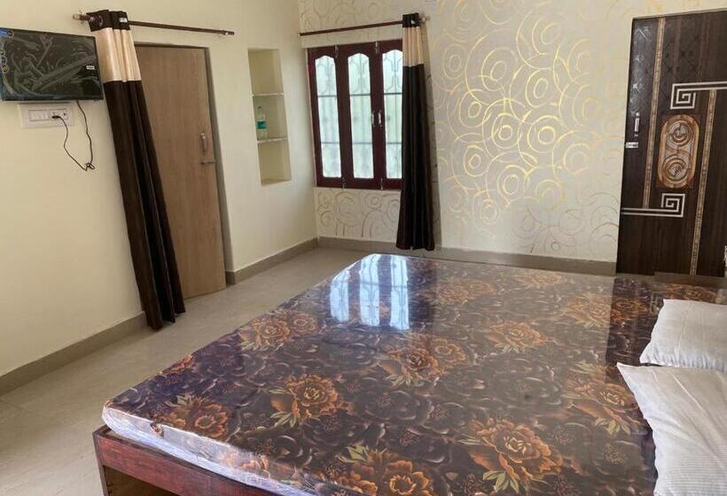 Номер Стандарт с Балконом, Dwarka Mai Guest House