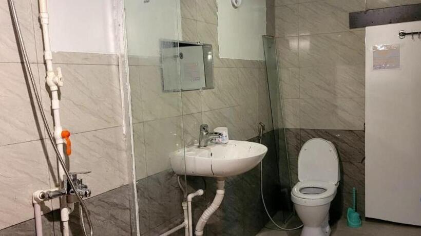 اتاق چهار تخته با دستشویی مشترک, Kiev