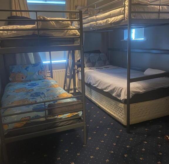 اتاق استاندارد چهار تخته, Dublin Airport, Dcu