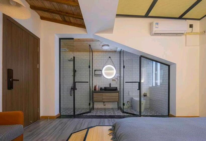 Номер Superior, Geometric  Home White Space B&b
