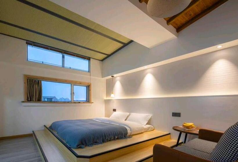 Номер Superior, Geometric  Home White Space B&b